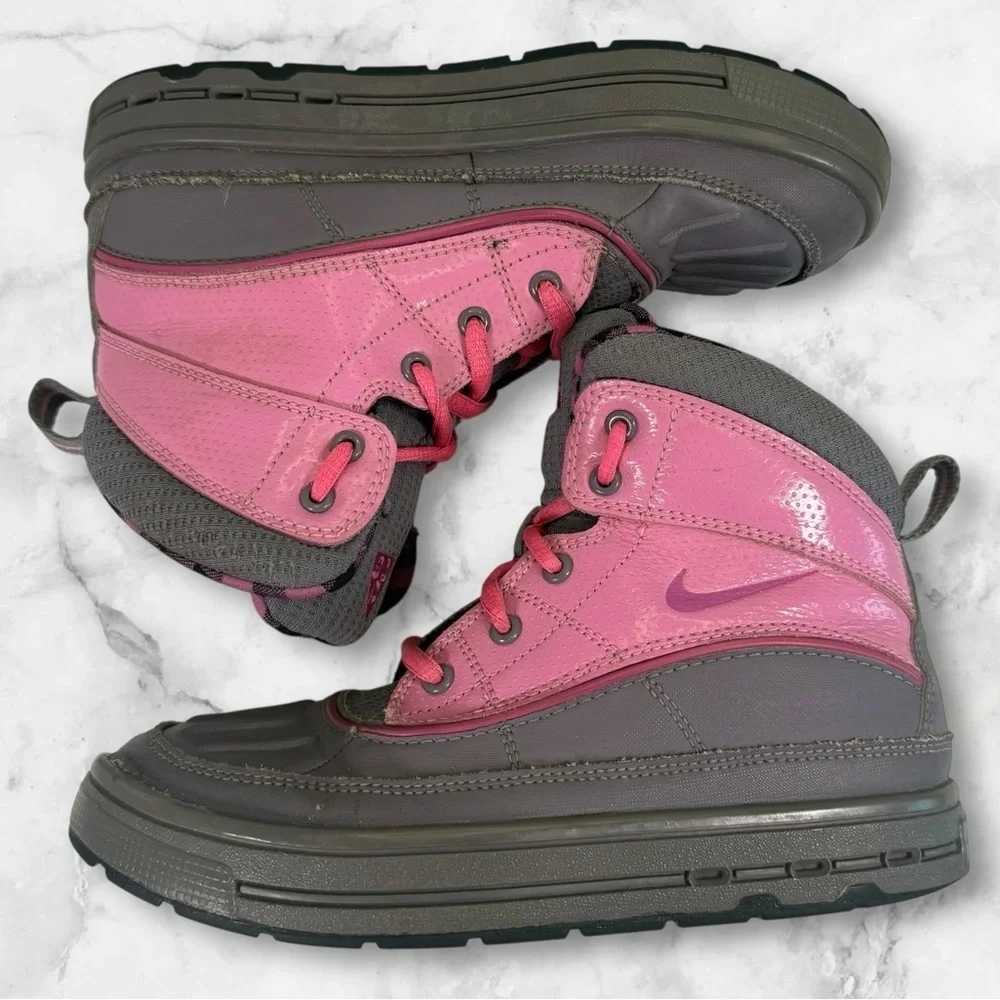 Kids Nike Woodside 2 boots size 2.5Y